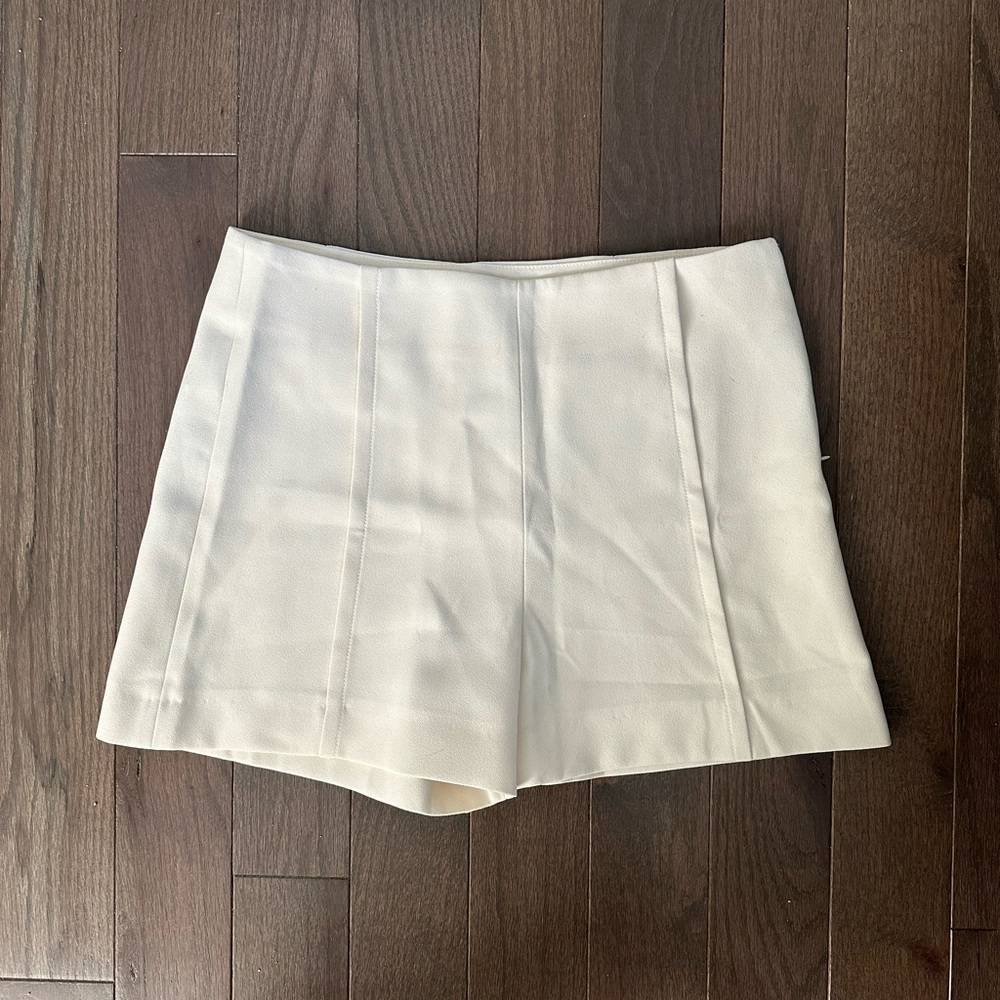 MANGO Ivory zip up short size XS